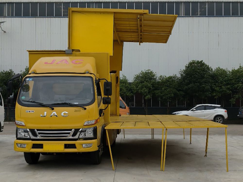 二分之一展舞台车