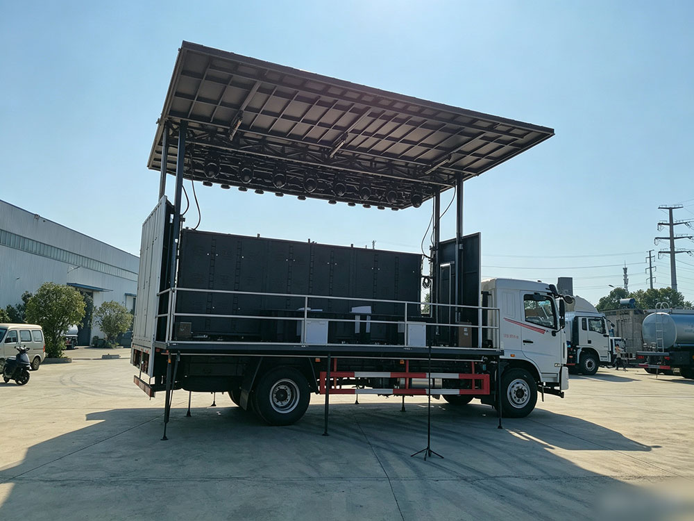 东风6米8双开舞台车