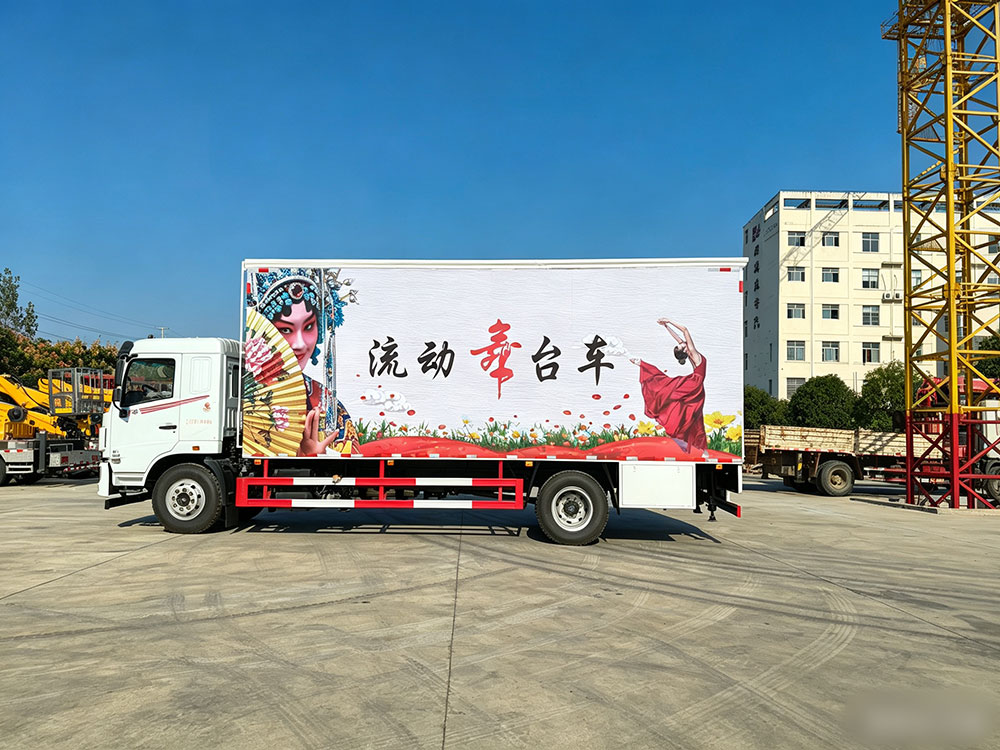 东风6米8双开舞台车